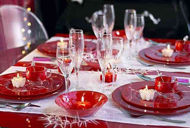 Vajilla Poinsettia de #Luminarc ideal para el Día de #SanValentín  #decoración #mesa #love #color