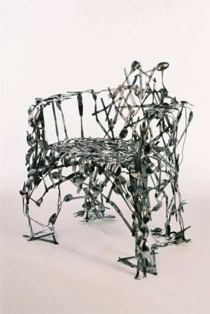 Cubertería reciclada en silla