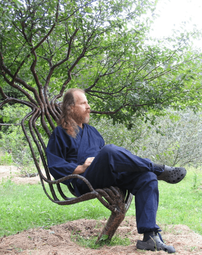 sillón natural con un arbusto