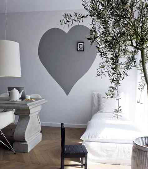 corazón en la pared
