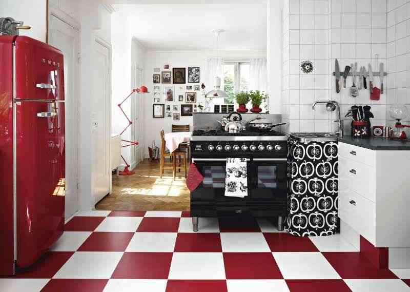 Decoración de interiores en blanco y rojo