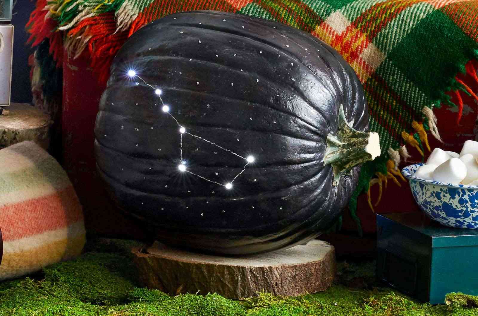Calabazas en tu decoracion de Halloween - calabaza constelaciones