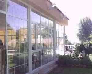 Porche con cerramiento acristalado Porche con cerramiento acristalado
