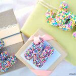 DIY- envolver los regalos de Navidad con letras