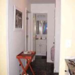 Decoración de pasillo en blanco