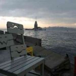 Decoración exterior con sillas que expresas su emoción