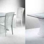 mesa y sillas con encaje e hilos