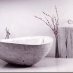 Bañera hecha de mármol