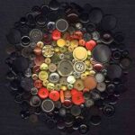 Cómo-decorar-un-plato-con-botones-1