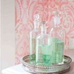 Bandeja y botes de cristal para el baño.