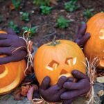 calabaza halloween con manos