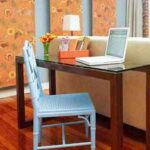 escritorio_detrás_de_sofá_flotante