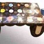 Reciclar vinilos para hacer una mesa