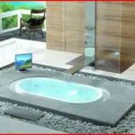 bañera moderna de rocas