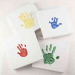 cuadro-manos-niños-varios-colores