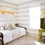 Pared a rayas en blanco y gris