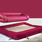 Un sofá y cama en color rosa en hinchable