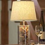 lámpara con corchos