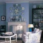 un-rincc3b3n-azul-decorado-con-platos-y-cerc3a1micas-1-240×300