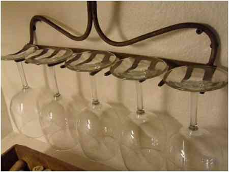 Un viejo rastrillo para colgar las copas 1 rastrillo