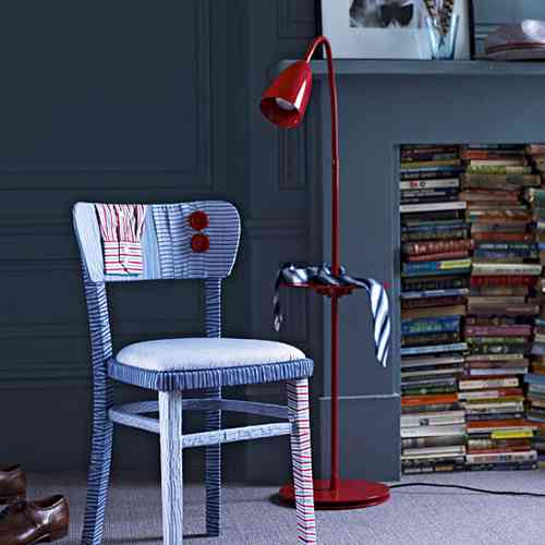 Una vieja silla renovada con viejas prendas de ropa 1 silla