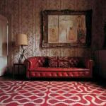 alfombra-en-rojo-y-blanco-the-rug-company-chester-rojo-y-cojin-bandera