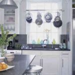 Decorar la cocina con cacerolas. 3 Decorar la cocina con cacerolas. 2