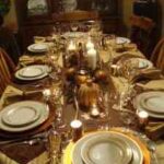 gold-chargers-on-dining-table-225×300-1