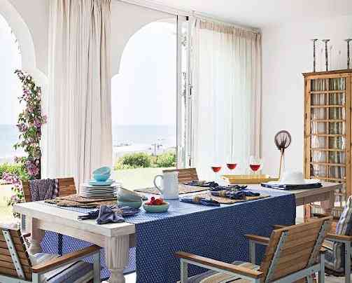 Una cocina con vistas al mar 1