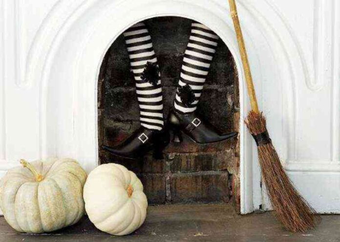 chimenea-de-halloween-piernas-bruja