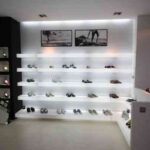 Diseño de una zapatería con líneas limpias y depuradas 5 Diseño limpio y depurado zapatería