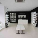 Diseño de una zapatería con líneas limpias y depuradas 3 Elegante decoración de zapatería