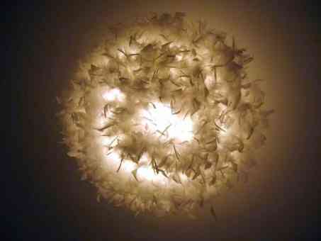 Decora con plumas una lámpara 1 lampara.jpg