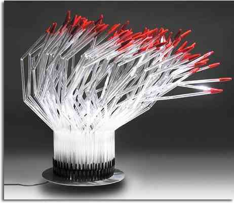 lampara hecha con boligrafos