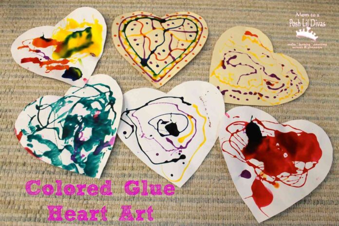 corazones decordos con pegamento de color corazones
