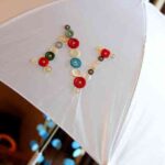 decorar-paraguas-con-botones-1