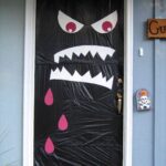 puerta de miedo para Halloween – monstruo