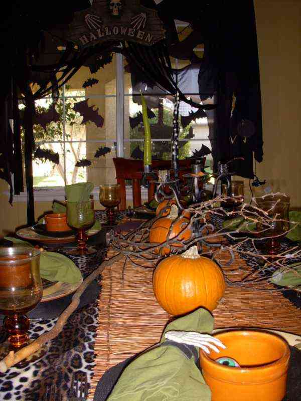 mesa tetrica para Halloween con calabazas 1
