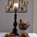 lampara con cubiertos
