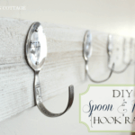 perchero hecho con cucharas