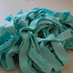 Cortar la camisetas en tiras