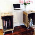 escritorio con cajas