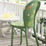 silla de mimbre pintada