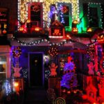 casa con luces de halloween