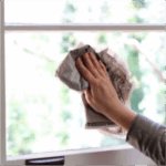 limpiar cristales de ventajas antes de aplicar plástico de burbujas