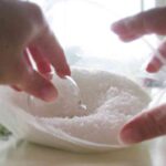 Bolas de Navidad DIY con nieve