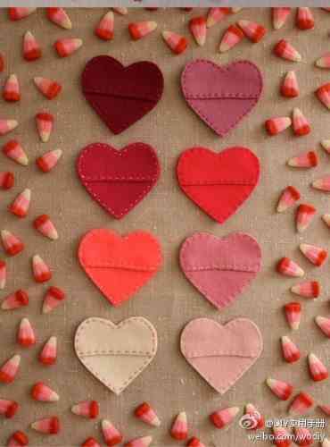 corazones de fieltro