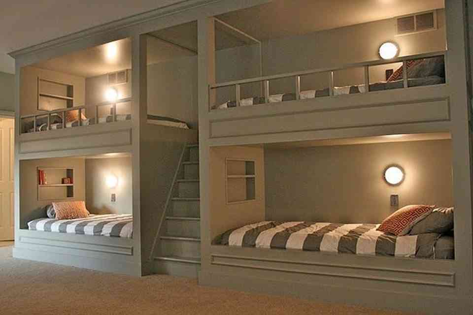 Una habitación con 4 camas (2 literas)