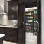 Un paseo hasta la despensa oculta en la cocina