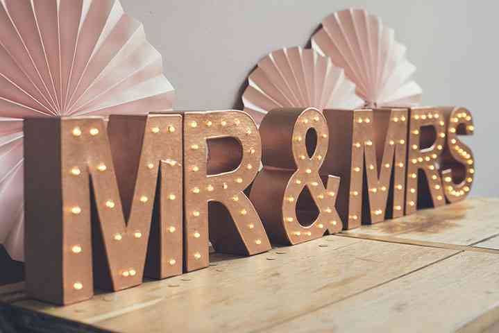 boda vintage letras luminosas Mr & MRS